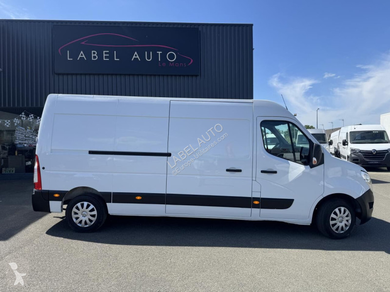 Véhicule utilitaire Nissan