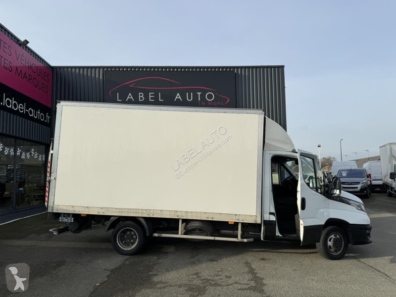 Véhicule utilitaire Iveco 35c16