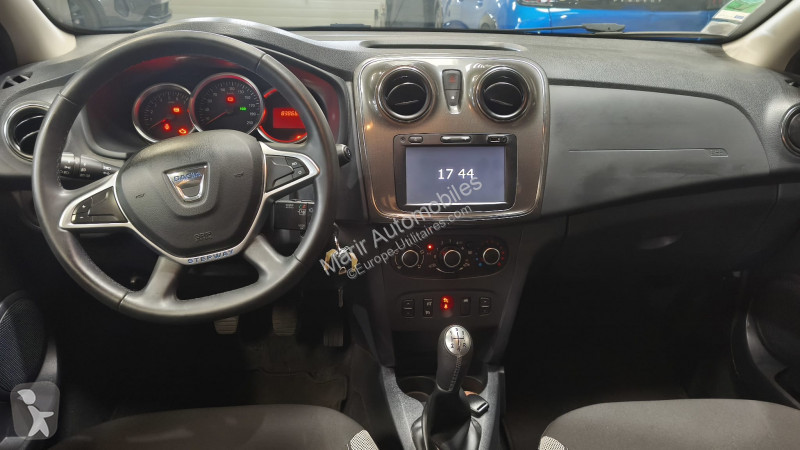 عربة نفعية Dacia SANDERO