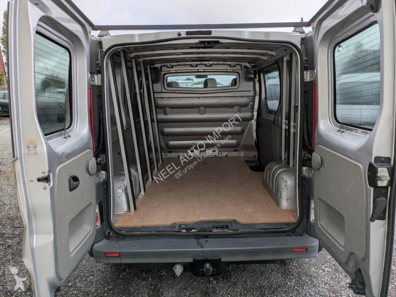 Véhicule utilitaire Renault TRAFIC II L1H1 2.0...