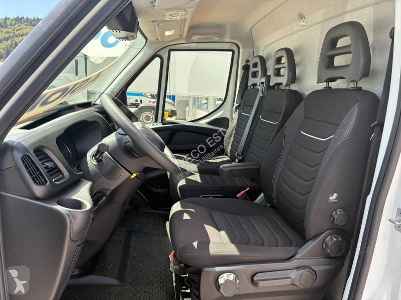Véhicule utilitaire Iveco 3.0 - Caisse 20 m3 +...