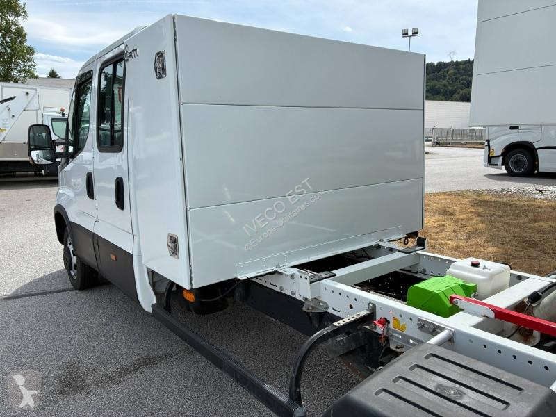 Véhicule utilitaire Iveco CCb 35C16H3.0 D 6 PL...