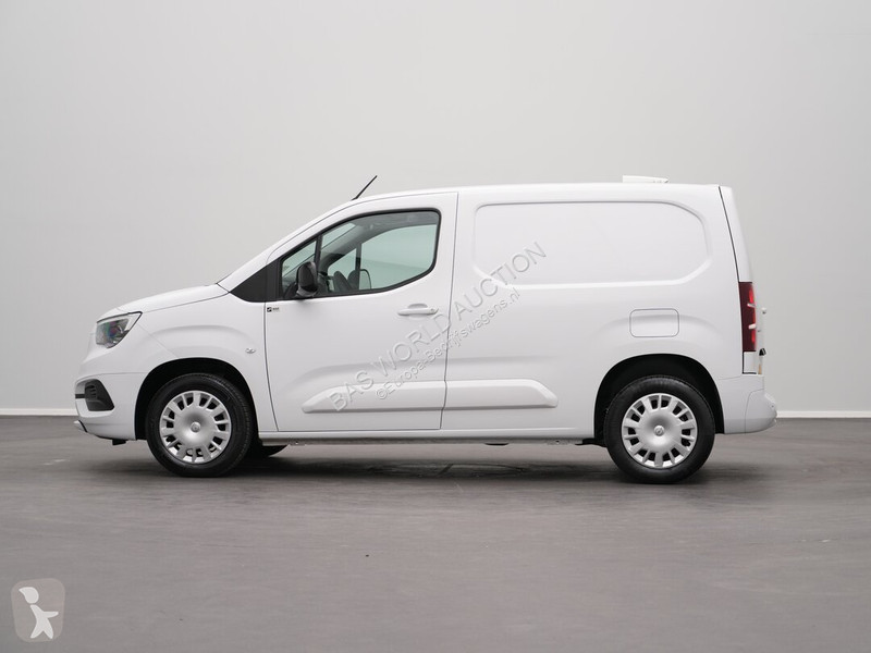 Лекотоварен автомобил Opel 110pk