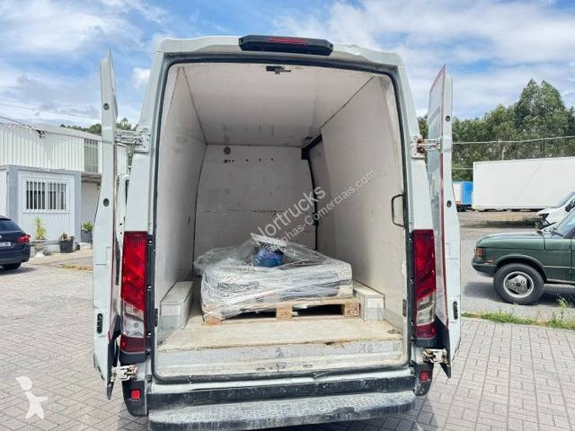 عربة نفعية Iveco