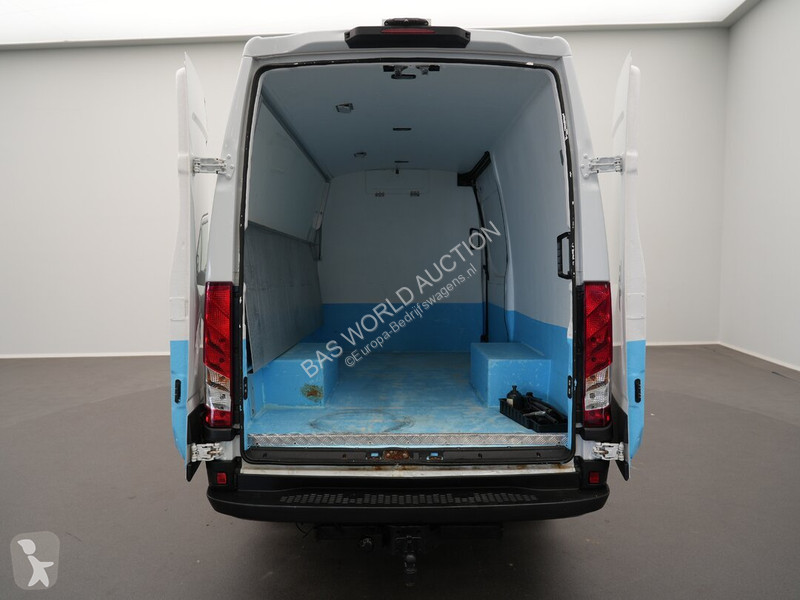 Furgoneta Iveco 35C18