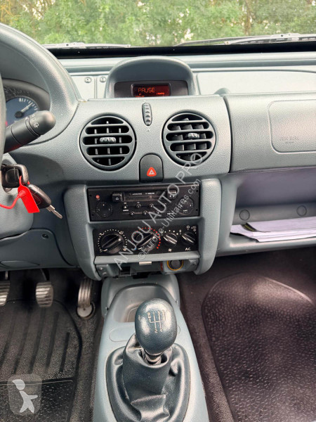 عربة نفعية Renault 1.9D 65CH RTA D65 FAIBLE...