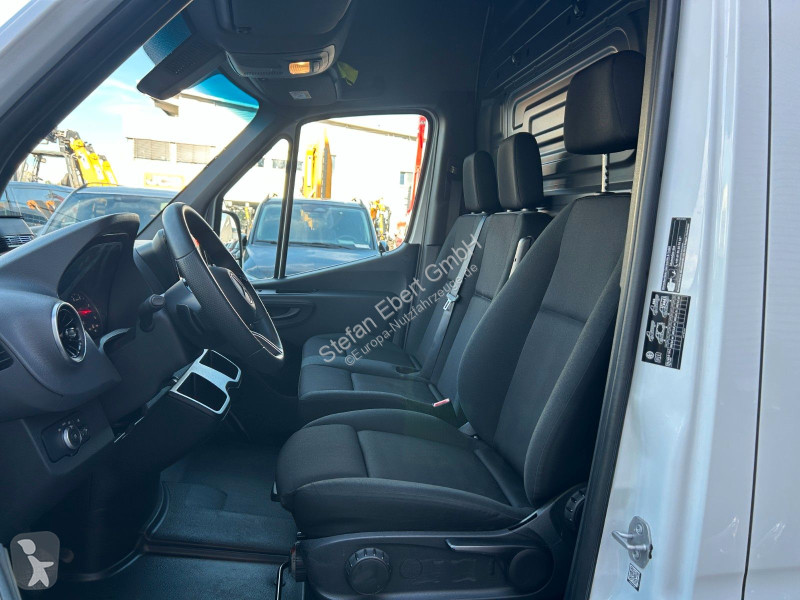Коммерческий автомобиль Mercedes 317 CDI 9G...