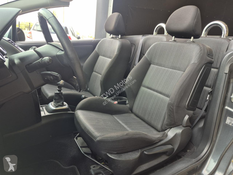 Véhicule utilitaire Peugeot 207 CC 1.6 HDi -...