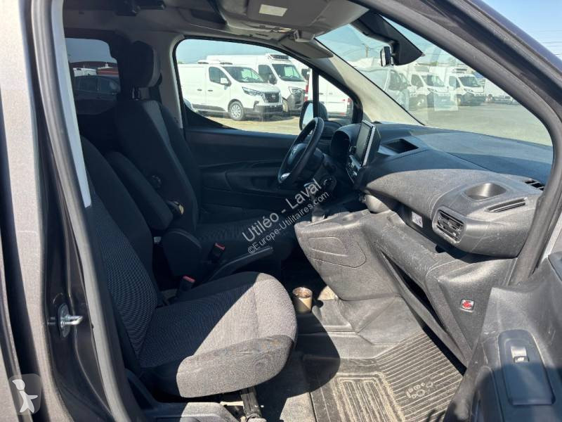 عربة نفعية Toyota