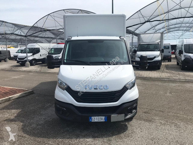 Veicolo commerciale Iveco DAILY 35C16H BOX +...