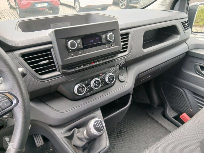 عربة نفعية Renault IV