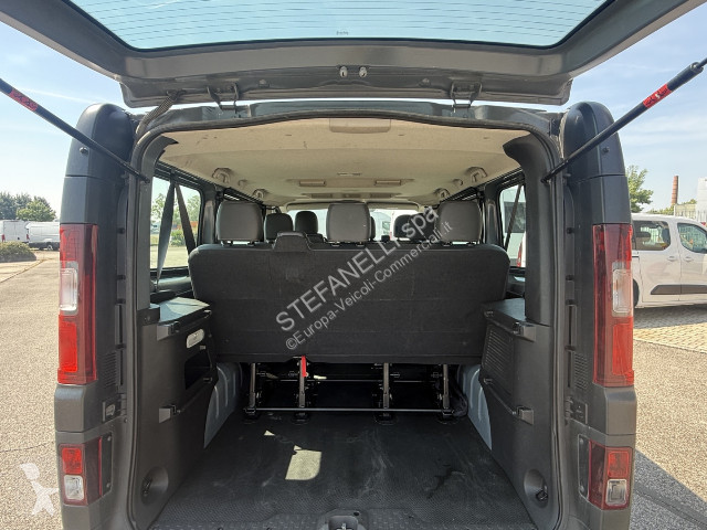 Véhicule utilitaire Nissan Primastar bus 2.0...