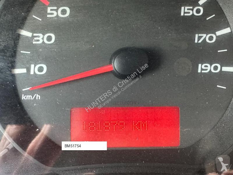 عربة نفعية Nissan 3posti