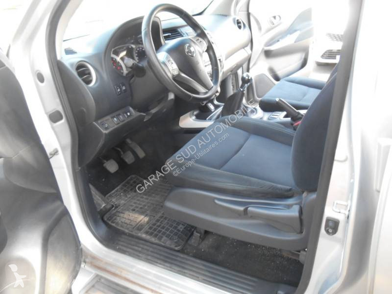 عربة نفعية Nissan