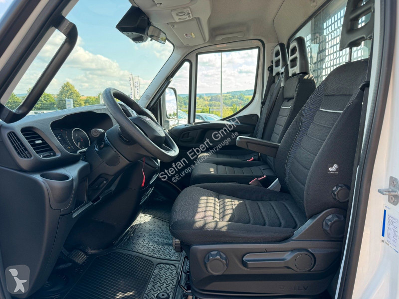 Véhicule utilitaire Iveco 70C18 HA8 3.0L A8...