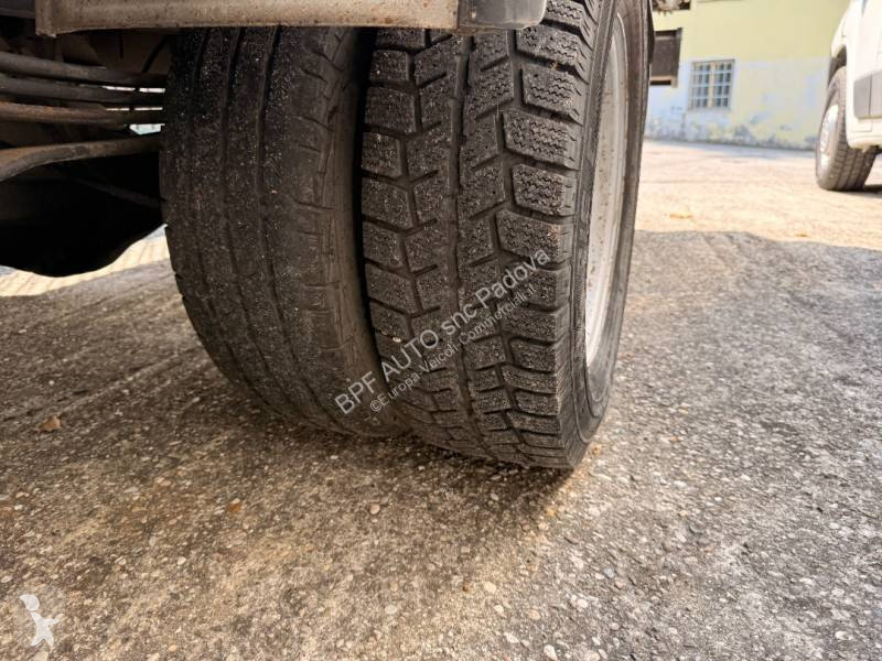 Samochód dostawczy Nissan