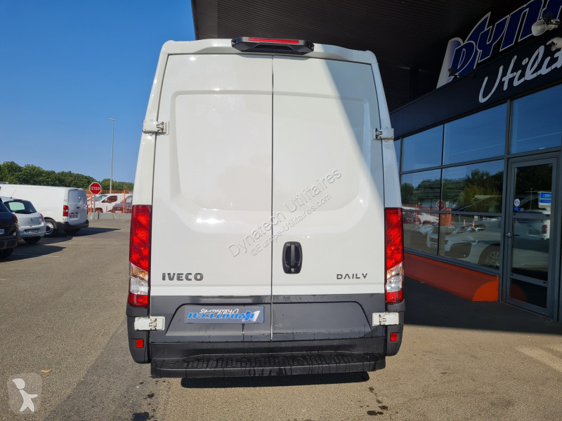 Véhicule utilitaire Iveco DAILY 35S FG 35S14 V12