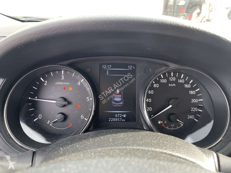 عربة نفعية Nissan
