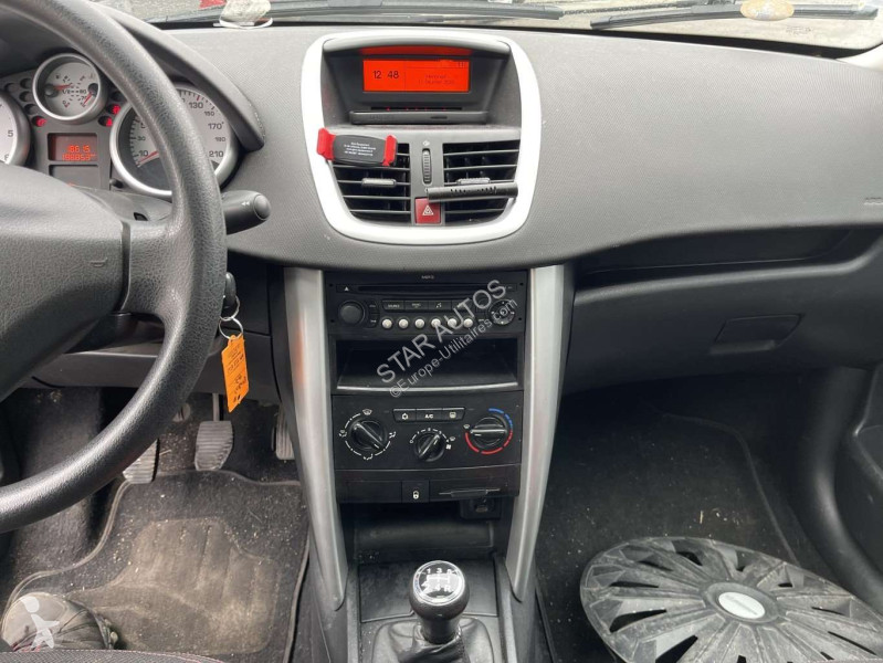 عربة نفعية Peugeot