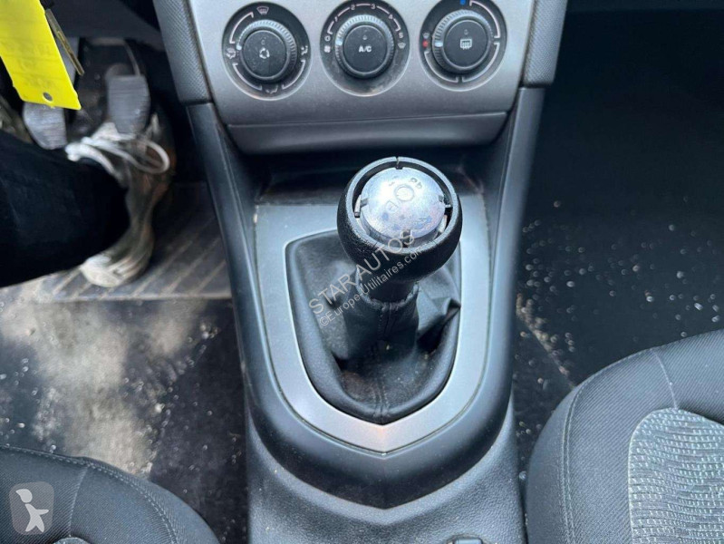 عربة نفعية Peugeot