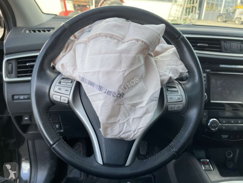 عربة نفعية Nissan