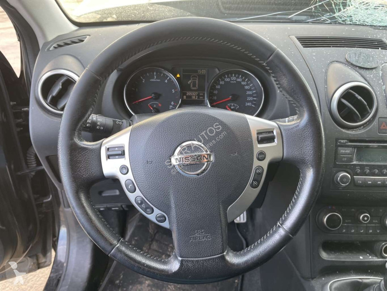 عربة نفعية Nissan