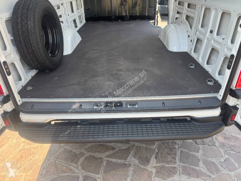 عربة نفعية Iveco