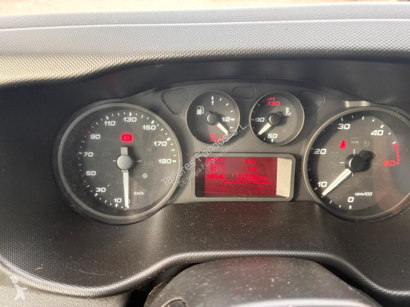 Furgoneta Iveco  35C16 20m3 con puertas traseras