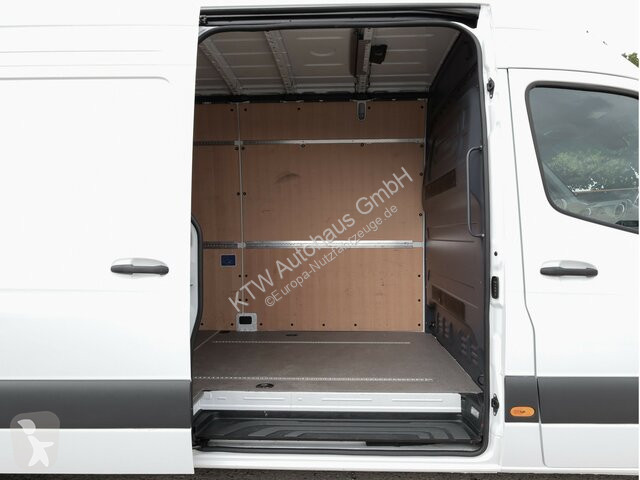 Коммерческий автомобиль Mercedes Sprinter 317...