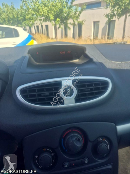 عربة نفعية Renault CLIO