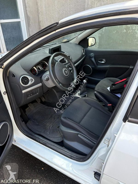 عربة نفعية Renault CLIO