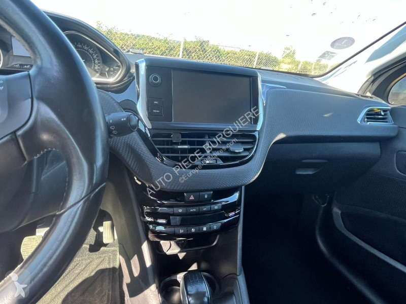 عربة نفعية Peugeot 1.2i PureTech 82 / DV477