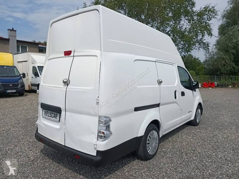 Véhicule utilitaire Nissan