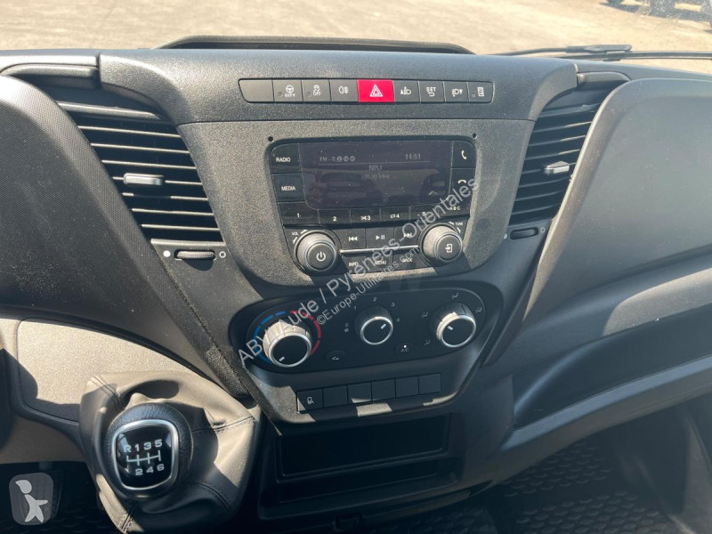 عربة نفعية Iveco 35C16H 3.0 35C16 CAISSE HAYON 3L