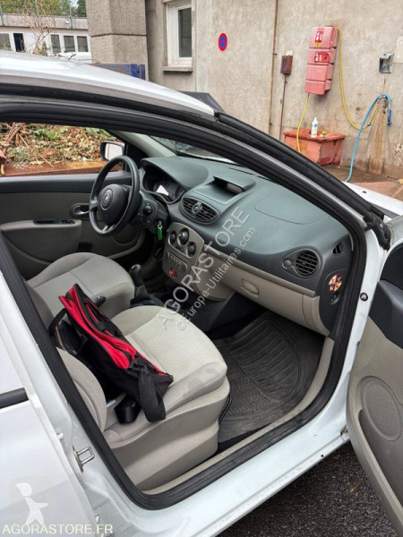 عربة نفعية Renault CLIO