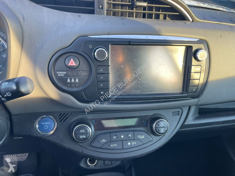 عربة نفعية Toyota TOYOTA III 1.2 100 Hybride...