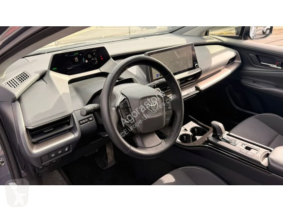 عربة نفعية Toyota PRIUS