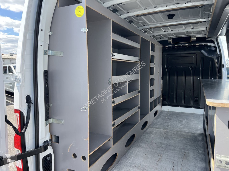Лекотоварен автомобил Renault MASTER III FG...