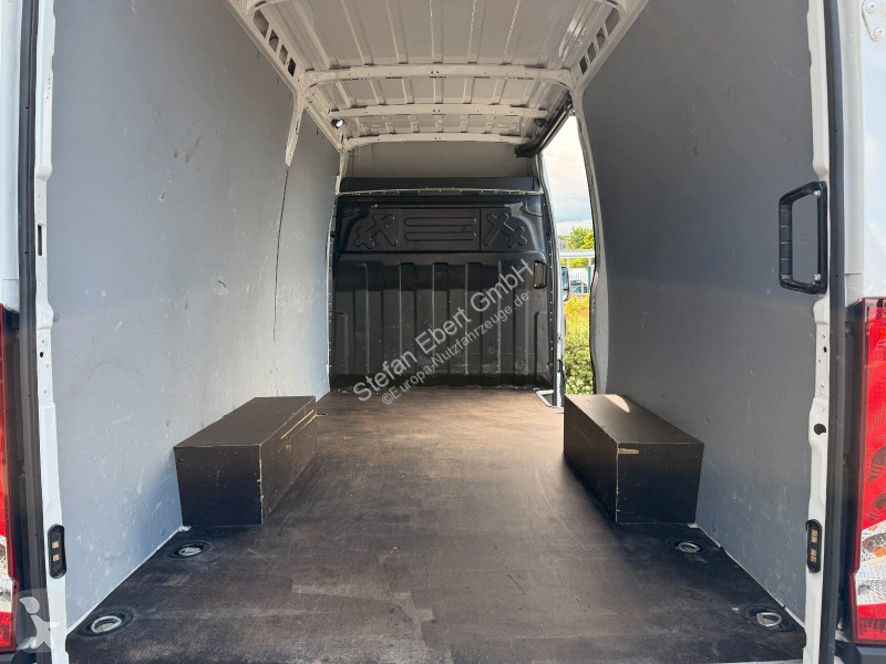 Véhicule utilitaire Iveco 35S18HA8 Kastenwagen...