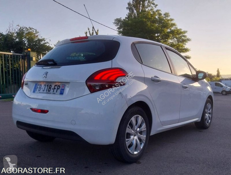 Peugeot 208 van