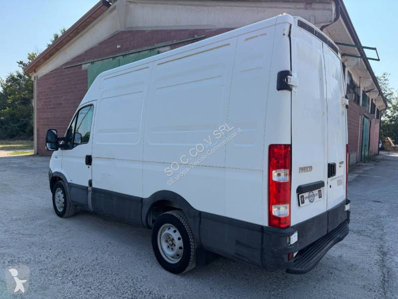Комерційні автомобілі Iveco 35S12