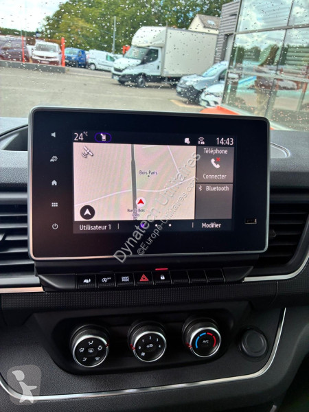 Véhicule utilitaire Renault TRAFIC III FG L2H1...