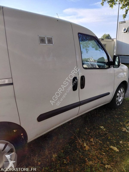 Véhicule utilitaire Fiat DOBLO