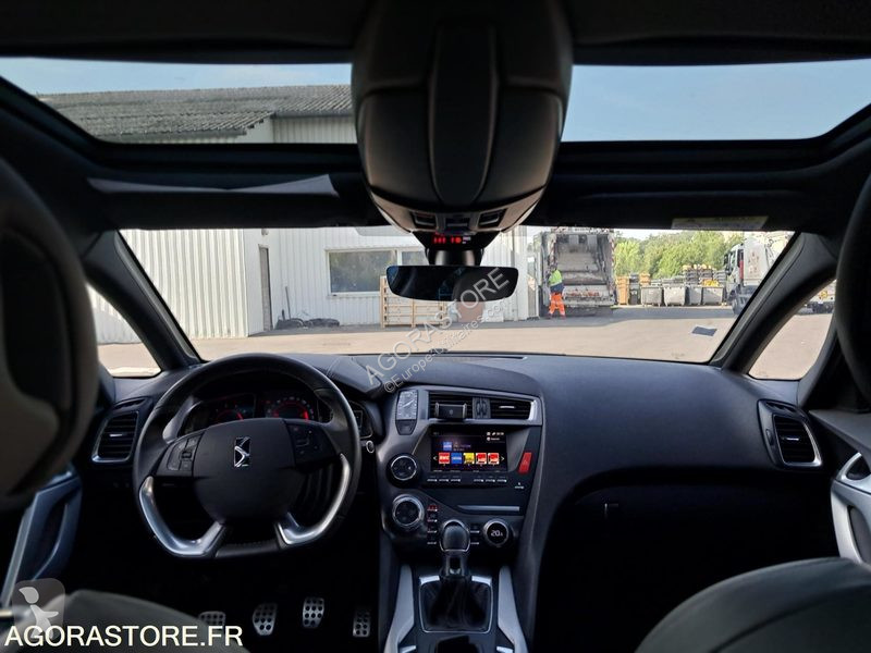 Véhicule utilitaire DS DS5