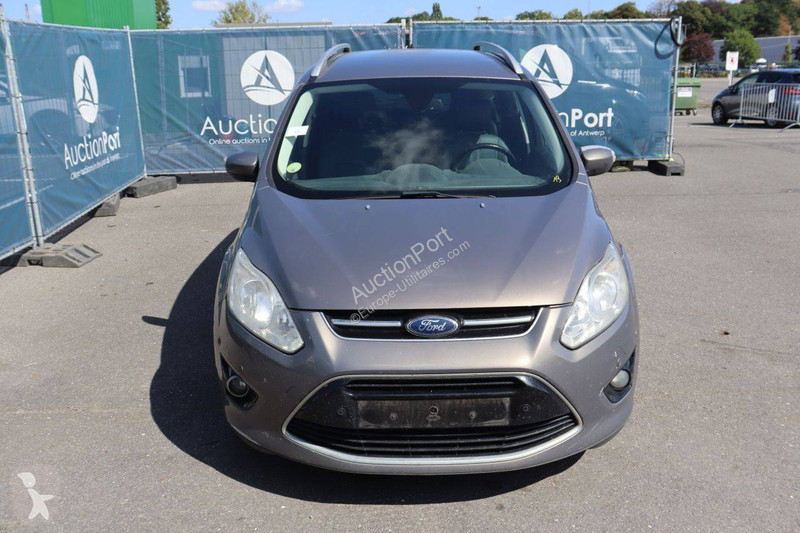 Véhicule utilitaire Ford Grand
