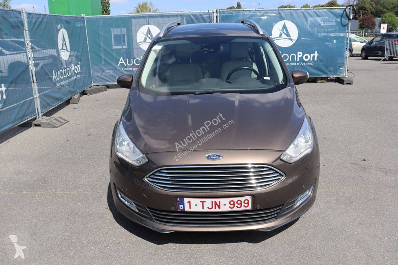 Véhicule utilitaire Ford Grand