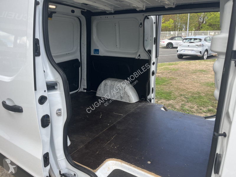 Коммерческий автомобиль Renault TRAFIC III FG...