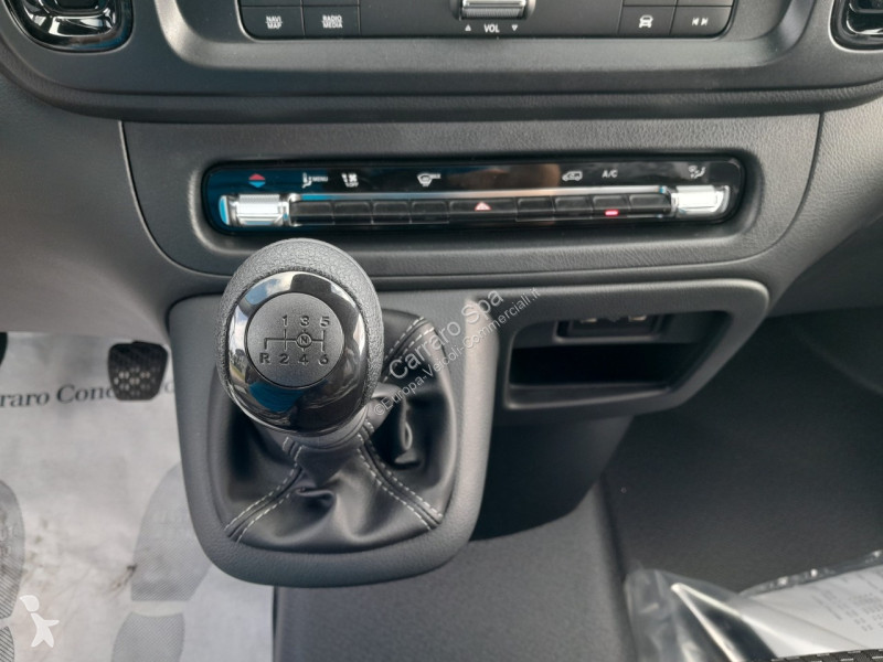Véhicule utilitaire Mercedes Furgone