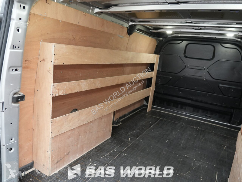 Véhicule utilitaire Ford 130PK