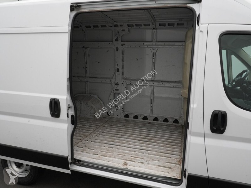 Véhicule utilitaire Peugeot 120pk